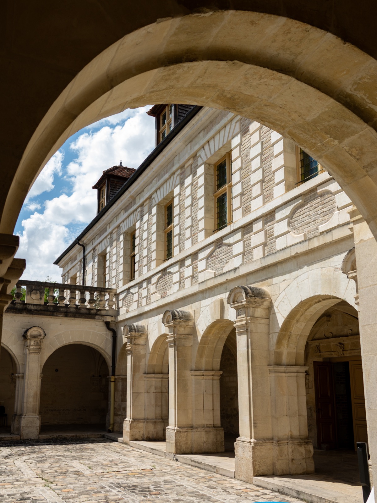 Le campus de l&rsquo;École Supérieure de Design de Troyes, dans une ancienne abbaye